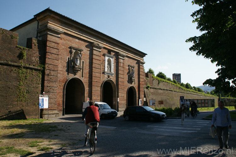 20120514172811 Stadsmuur van Lucca