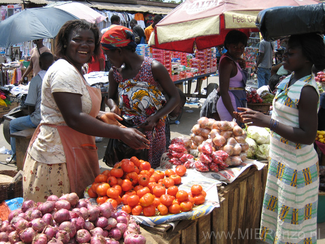 20091115112421 Ghana - Naar de markt voor inkopen