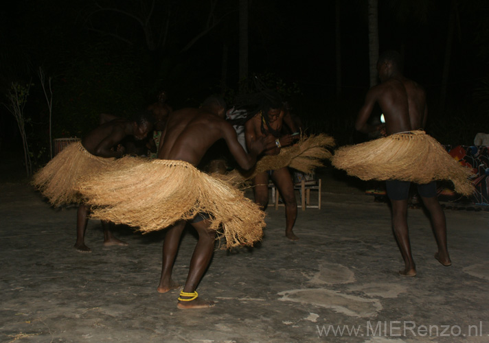 20091119193632 Ghana - Dansvoorstelling op KoSa