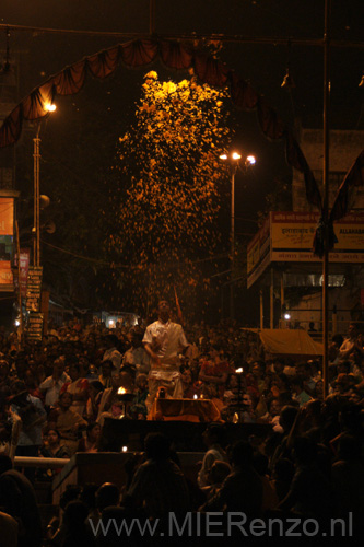 20130305191217 Mier - Varanasi - Aarti ritueel