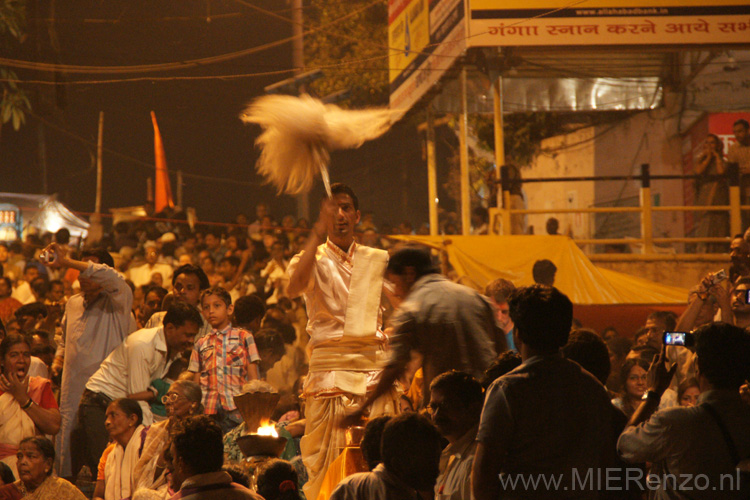 20130305191840 Mier - Varanasi - Aarti ritueel