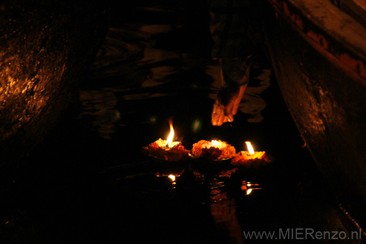20130305190339 Mier - Varanasi - Aarti ritueel