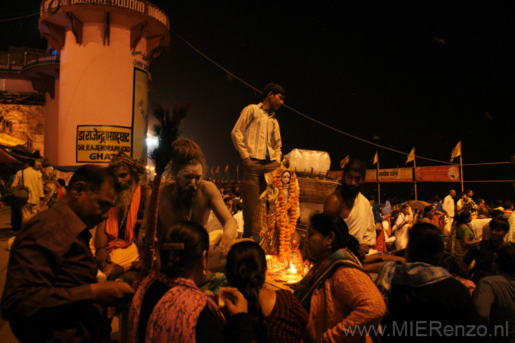 20130305192351 Mier - Varanasi - Aarti ritueel