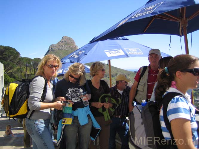 20070925 A (00a) P&M Tafelberg Kaapstad - in een zeer lange rij