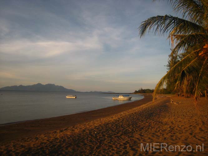 20070430 sunda C (66) Flores - 'ons strand'