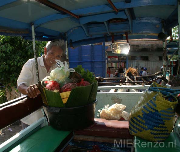 20070514 sunda A (37) Lombok - Dagje rondrijden - Markt