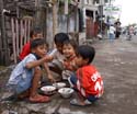 20070514 sunda C (63) Lombok - Dagje rondrijden - eten op straat
