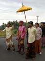 20070514 sunda C (95) Lombok - Dagje rondrijden - Trouwstoet - de bruidegom