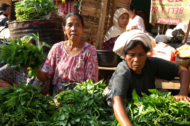 20070514 sunda A (08) Lombok - Dagje rondrijden - Markt