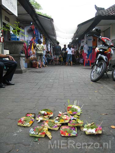 20070517 sunda (24) Bali - Kuta - Offeren