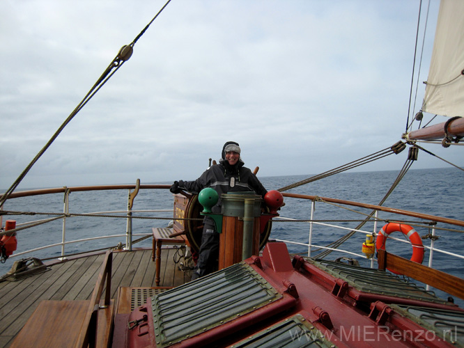20081215 (30) Drake Passage - Mier aan het roer