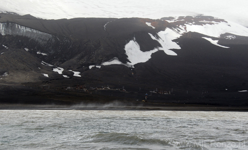 20081219 A (03)  Deception Island - hier zouden we gaan zwemmen