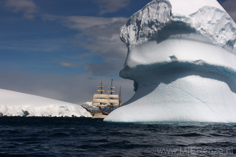 20081227 A (60b) (Paul) De Bark Europa verlaat Antarctica