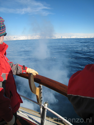 20081227 B (5) Drake Passage - toch maar de motor bijschakelen