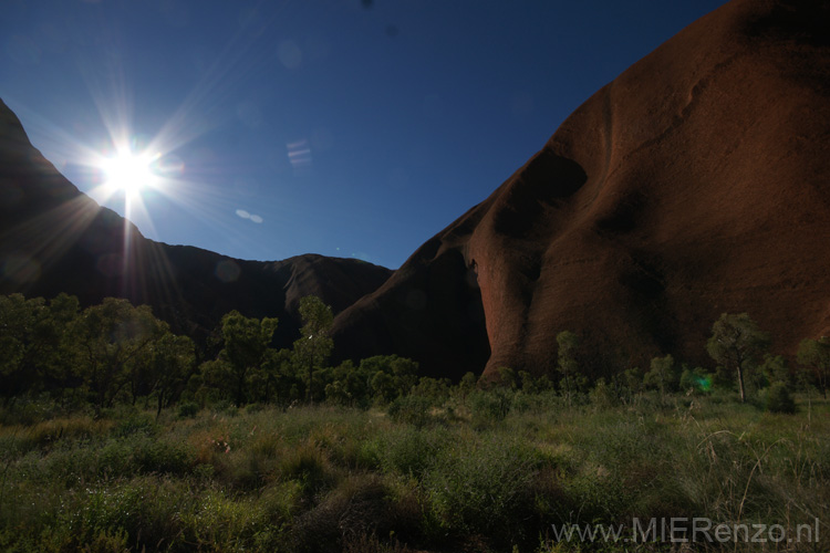 20110420160507 Zonsopkomst bij Uluru