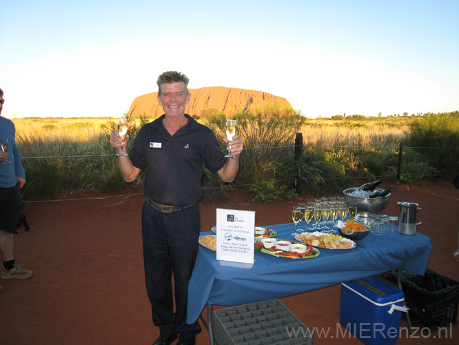 20110420175926 Champagne bij Uluru (Ayers Rock)
