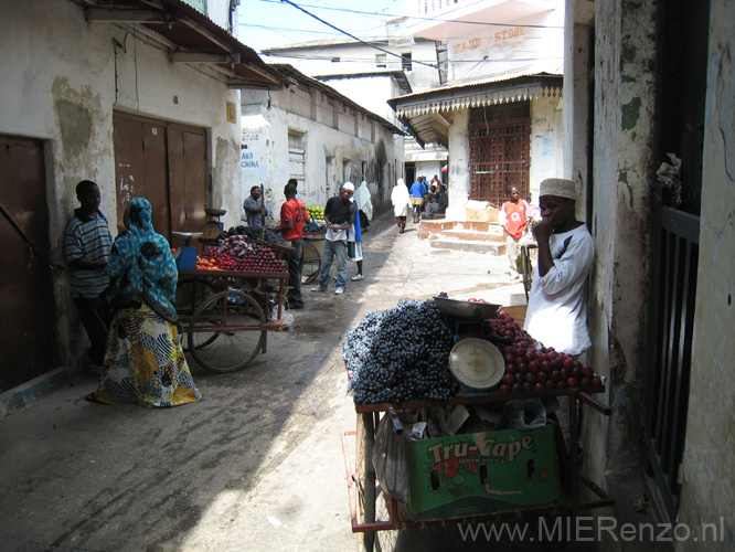 20100202102015 TanZanM - Stonetown - Mooi van lelijkheid