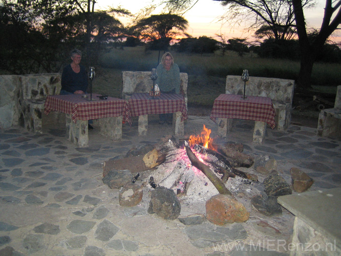 20100128191115 TanZanR - Serengeti NP - BBQ