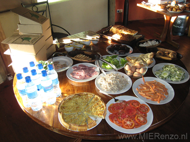 20100130073714 TanZanM - Lake Masek - Eigen lunchpakketje samenstellen