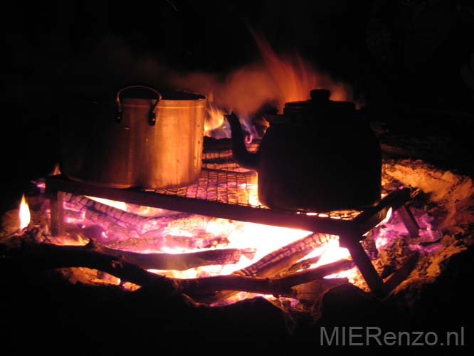 20060906 B (29) - Zimbabwe - Matopos NP - eten koken