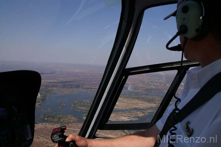 20060908 A (11) - Zimbabwe - Vic Falls - helicoptervlucht