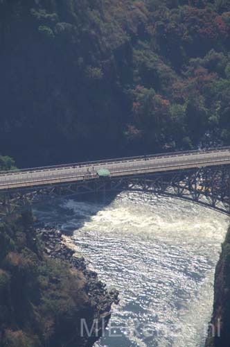 20060908 A (24) - Zimbabwe - Vic Falls - bungy jump van de brug