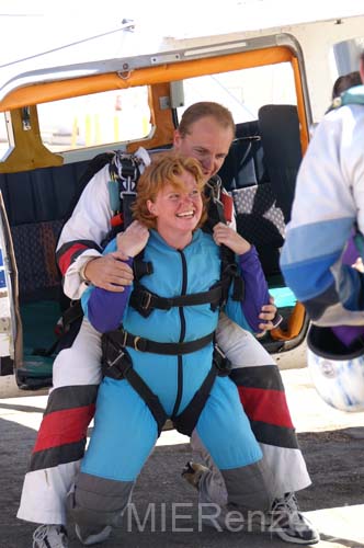 20060920 A (00a) Namibië - Swakopmund - parachutespringen Marieke