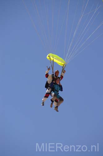 20060920 A (00c) Namibië - Swakopmund - parachutespringen