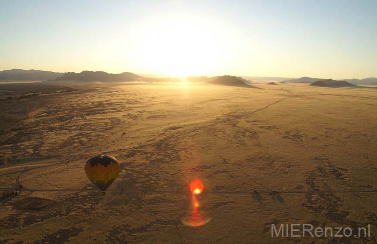 20060922 A (11) Namibië - Sesriem - ballonvaart!