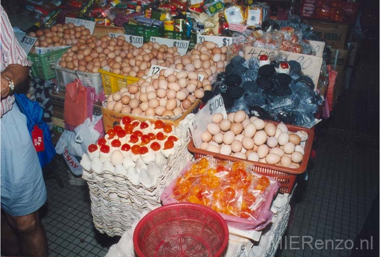 95 Indonesië A (04) Singapore - China Town - de zwarte eieren
