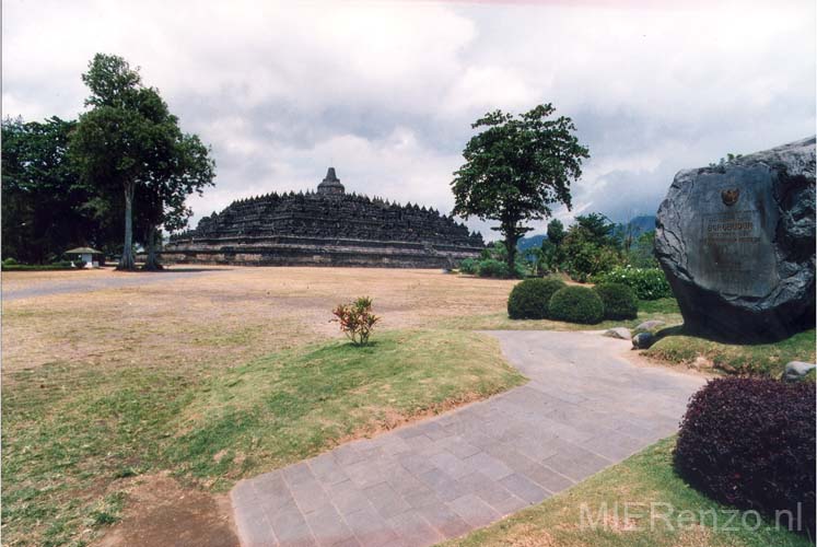 95 Indonesië A (77) Java - de Borobudur