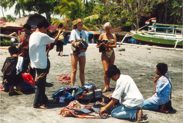 95 Indonesië B (27) Lombok - sarongs kopen