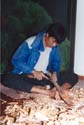 95 Indonesië A (09) Sumatra - Hier wordt mijn wandelstok gemaakt