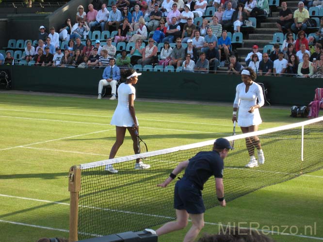 2008-07 Wimbledon (14) Venus en Serina ook uiteindelijk dubbel kampioenen