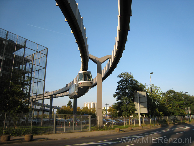 20110925174939  - Dusseldorf vliegveld Cabinbahn