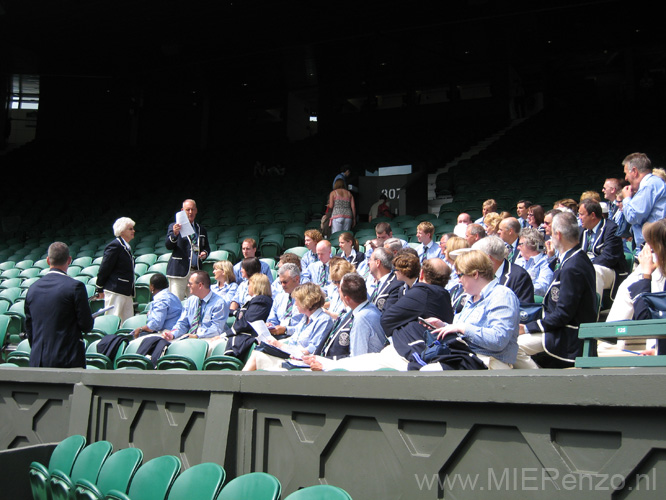 20090622 (02) Wimbledon - de scheidsrechters krijgen instructie op Center Court