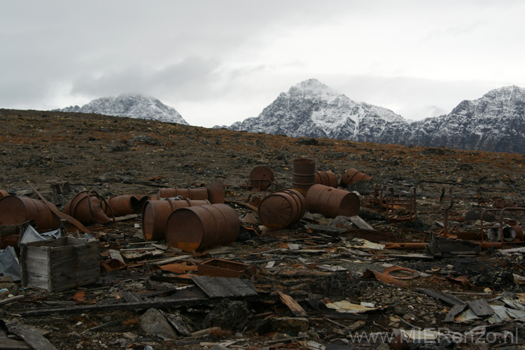 20100901113054 Spitsbergen - Signe harbour - overblijfselen van het weerstation WO II