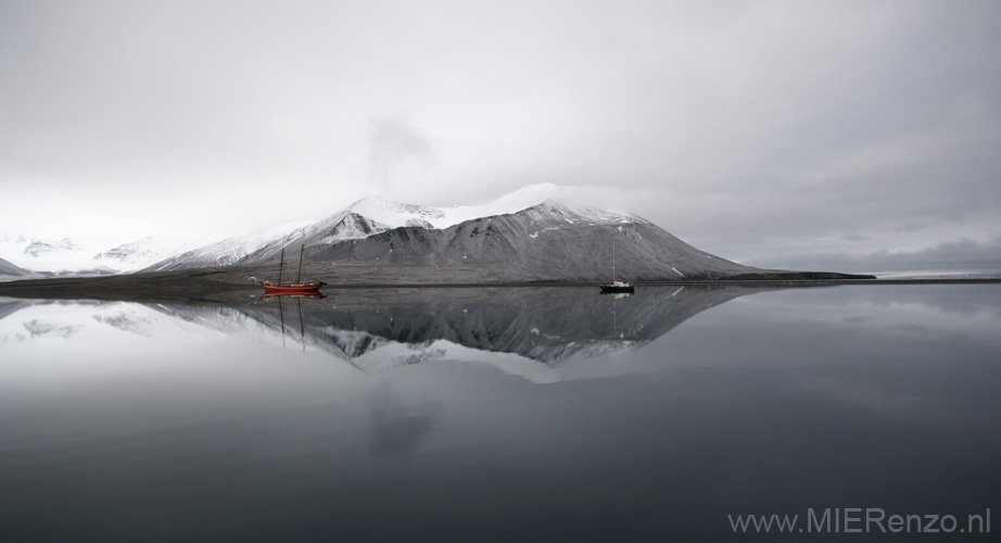 20100904075257 Spitsbergen - Mushamna - Links het Noorderlicht