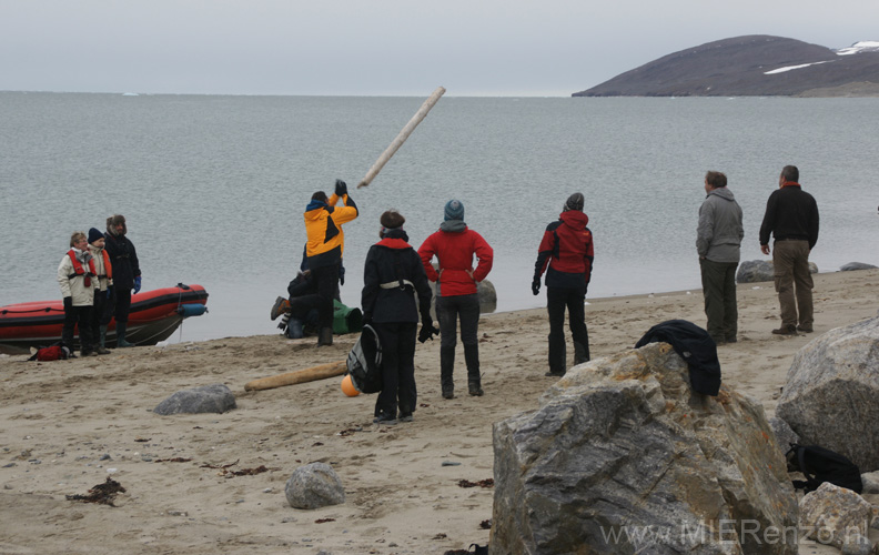 20100905120135 Spitsbergen - Raudfjorden - boomstamgooien