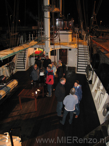 20100909234804 Spitsbergen - Een laatste borrel aan dek van de Antigua